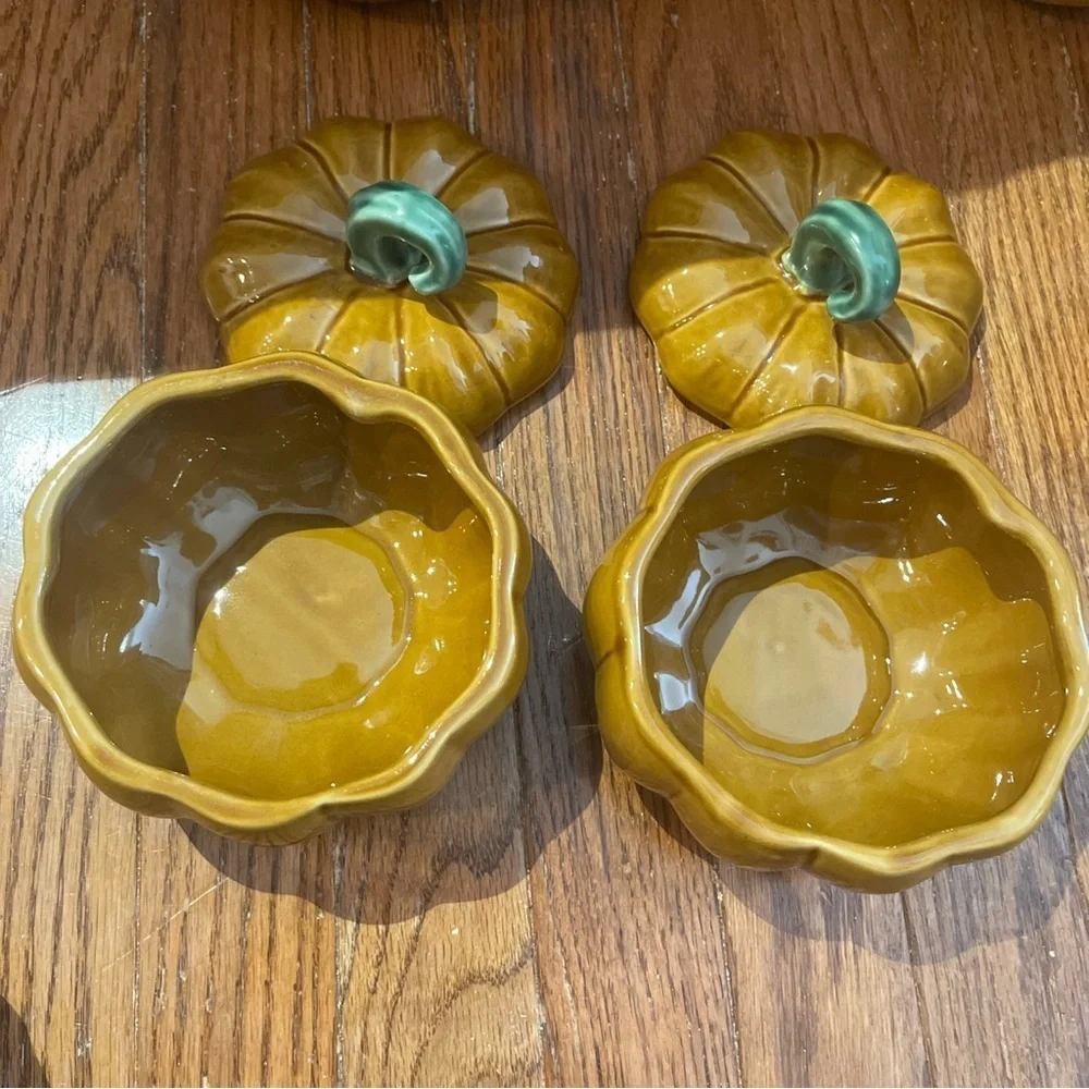 Pair Of Williams Sonoma Thanksgiving Halloween Autumn Pumpkin Covered Soup Bowls